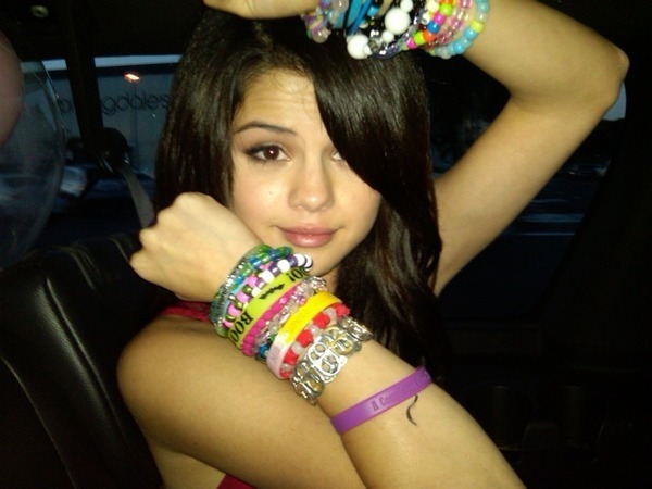 bracelets - Poze rare si personale Selena Gomez 1 - album pentru revistedisneychannel2