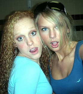 With her friend - 00Poze personale Taylor00