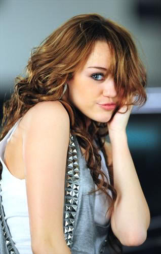 3029607613_b387a546c8 - Miley Cyrus Fly On The Wall