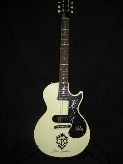 camp-rock-guitar-0041 - Autographs-COOL