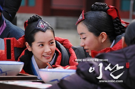 Chobi si Song Yeon(Han Ji Min si Lee Ip Sae) - Yi San Furtuna la palat