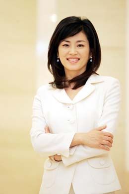 Kyeon Mi Ri(Doamna Hye-Kyeong in afara platourilor; Kyeon Mi Ri(Doamna Hye-Kyeong)mama lui San in afara platourilor
