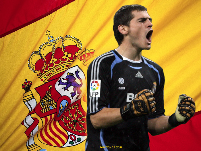 Iker Casillas in tricou Real Madrid (portar) si fundalul Spania - Fotbalisti