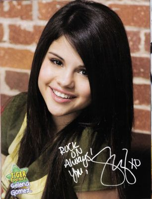 2502850004_56725510e7[1] - selena gomez