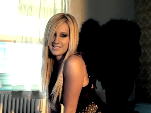 CIUStill-20 - Ashley Tisdale