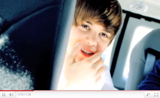 34ewe - Justin Bieber smiling