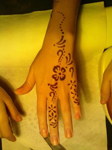 henna-tattoo4 - maini-pictate-cu-henna