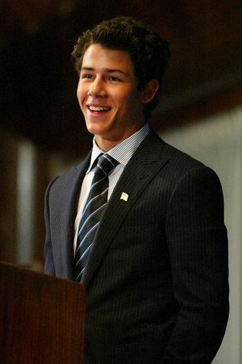 nick_jonas_002_wenn5339500 - Cateva pozitzseee
