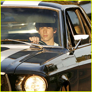 nick-jonas-ford-mustang - Cateva pozitzseee