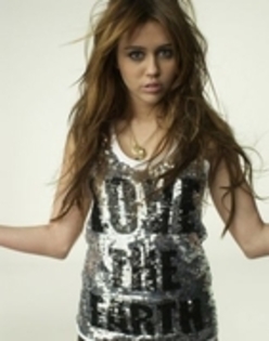 YNHQPAJYJAGVXWMVXVH - Miley Cyrus PhotoShoot 002