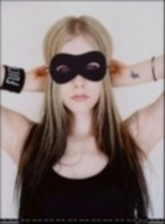 MEEAGZVKELVILCLTNHD - Avril Lavigne PhotoShoot 001