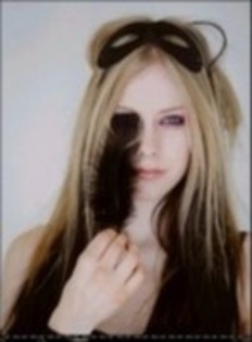 RQKWNSTMGPRKYEVGWTO - Avril Lavigne PhotoShoot 001