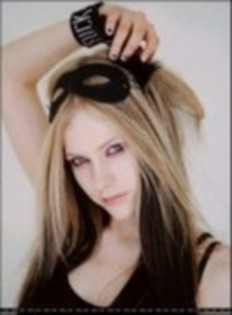 RZJZEGQEVQRNBNYRUJI - Avril Lavigne PhotoShoot 001