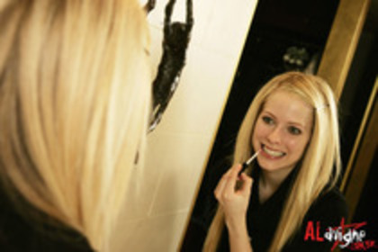 11744129_JSGCLAJGA - Avril Lavigne PhotoShoot 002