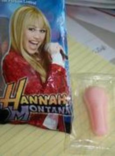 FQEXOZBBWCGYWEMVBEL - Lucruri cu Hannah Montana