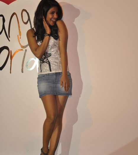 Priyanka-Chopra-unveils-Levis-Jeans-Change-Your-World-Campaign-6 - Priyanka Chopra