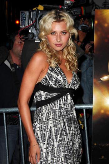 Alyson Michalka - Alyson si Amanda Michalka