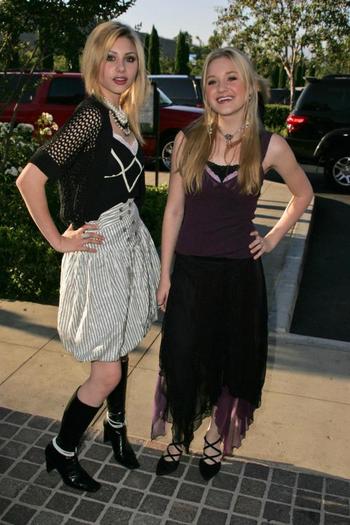 Alyson si Amanda Michalka