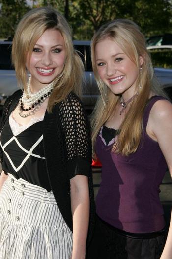 Alyson si Amanda Michalka