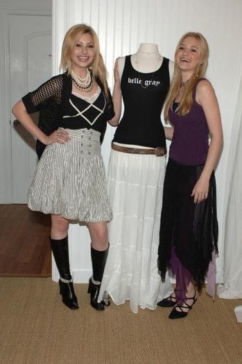 Alyson si Amanda Michalka