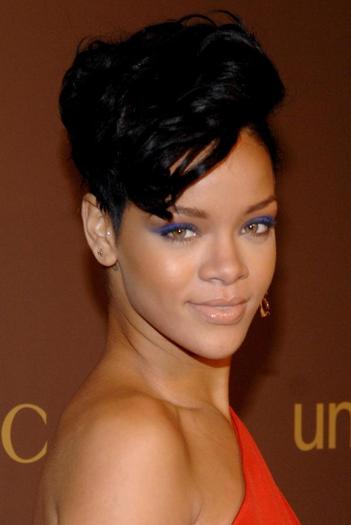 Rihanna_1231372124_1