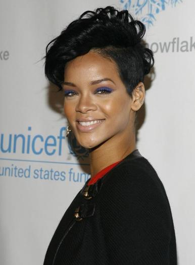 Rihanna_1231372205_1 - rihanna