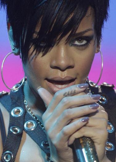 Rihanna_1231372244_1 - rihanna