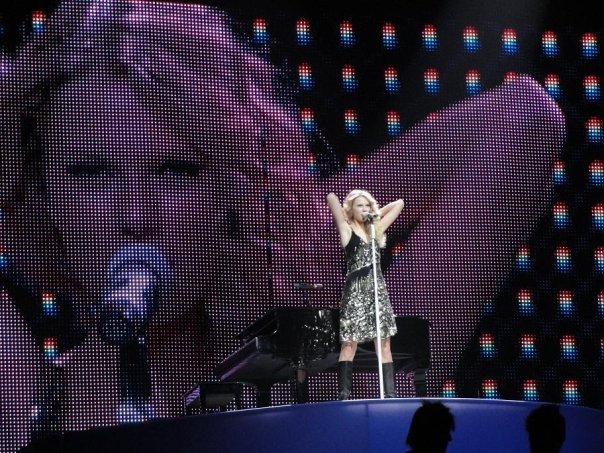 9426_981977676724_2310168_58104602_5108217_n - Taylor Swift