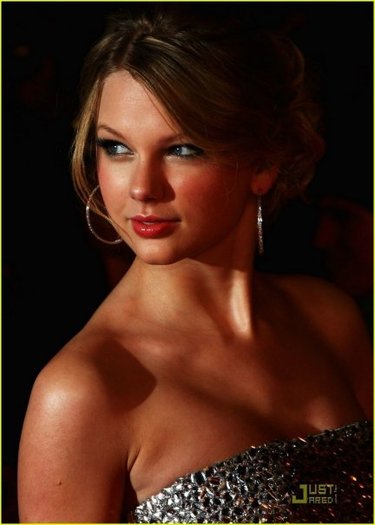 8331_102666693083184_100000195607247_70418_1789620_n - Taylor Swift