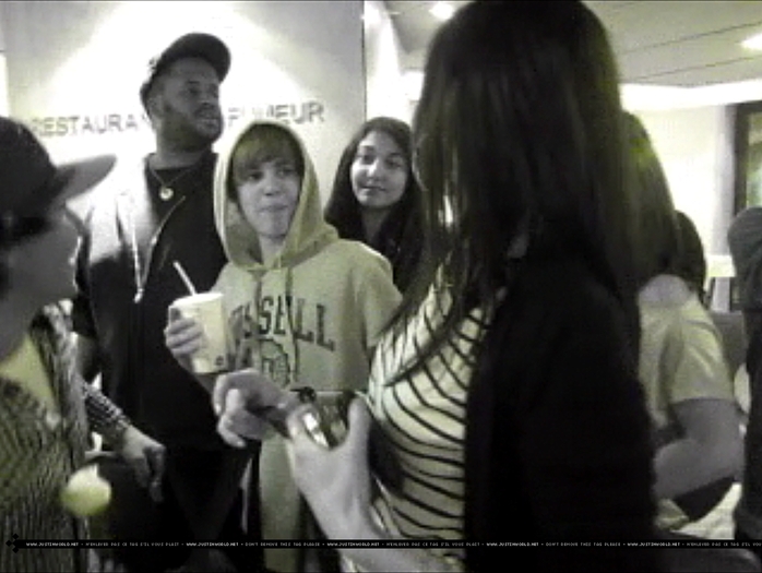  - 0_0 At McDonalds with fans in France 0_0