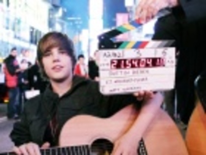 justinbieber_1264031559 - Justin Bieber cu chitara
