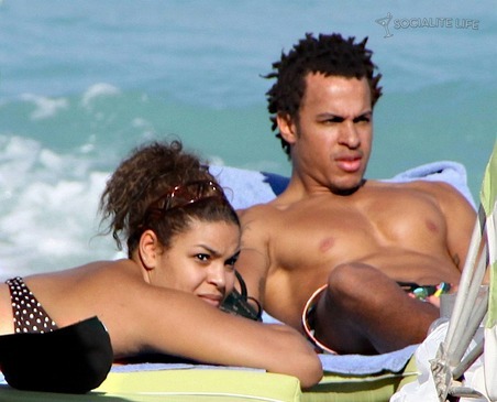 gallery_main-jordin-sparks-bikini-miami-photos-02082010-45