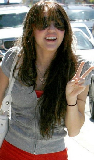 thumb_size1 - Miley Cyrus