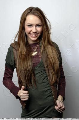 14145095_AQCAXQNRG - miley sedinta foto14