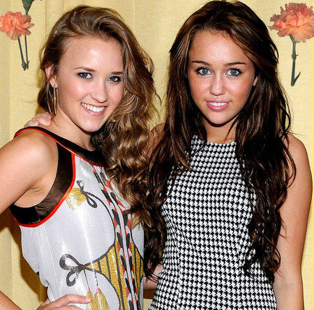 113387-bigthumbnail - Miley Cyrus And Emily Osment 000-00
