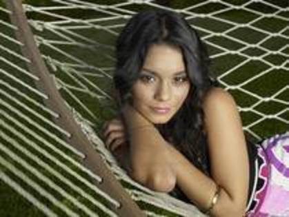 YLQGECGLLVBAKJIBYET - Vanessa Hudgens-sedinta foto 4