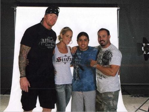 Undertaker-Michelle-and-Chavo-michelle-mccool-8430347-500-376 - undertaker cu michelle mccool