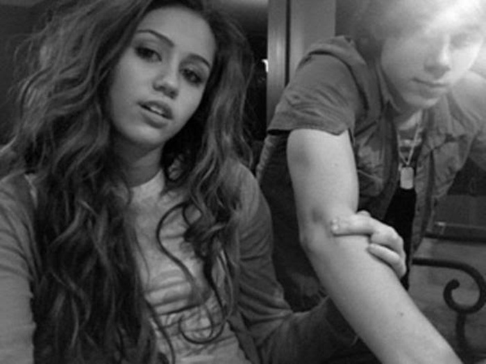  - Miley cand era impreuna cu Nick Jonas-poze cool-Intra