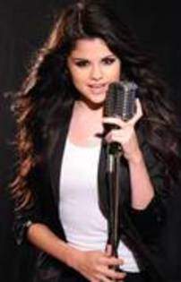 miley-cyrus-2 - selena gomez