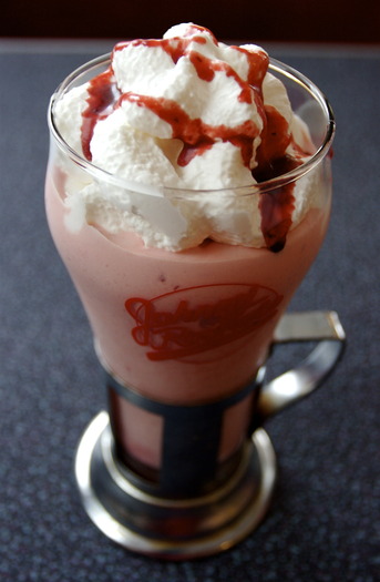 Strawberry_milkshake