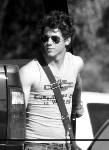 HOT-nick-jonas-11196866-1455-2000
