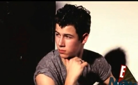 VMan-magazine-screens-nick-jonas-10121744-474-292 - Cateva pozitzseee