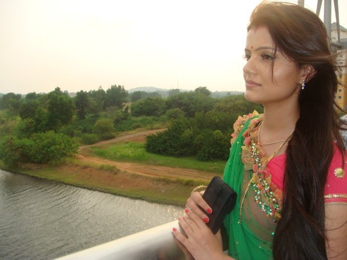 26324_106939639332070_100000481044689_170214_2949460_n - 0-----Choti Bahu