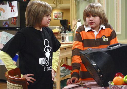 The_Suite_Life_of_Zack_and_Cody_1263823936_3_2005 - poze zack and codi