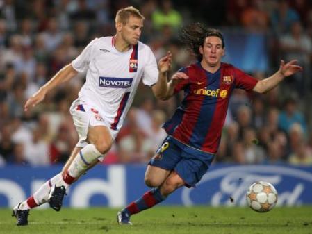 lionel-messi-and-mathieu-bodmer-9