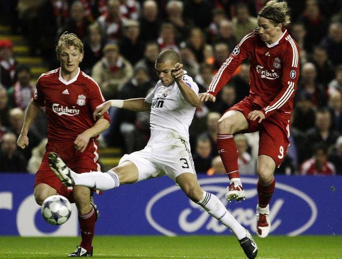 liverpool-real-madrid-dirk-kuyt-fernando-torres-pepe_diaporama - Meciuri de fotbal