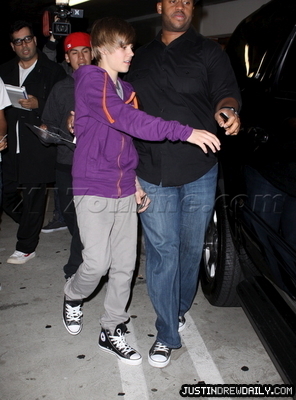 normal_bieber050410_03 - 0_0 Leaving the Arclight Theater-Hollywood 0_0