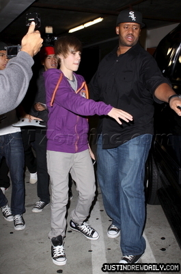 normal_bieber050410_04 - 0_0 Leaving the Arclight Theater-Hollywood 0_0