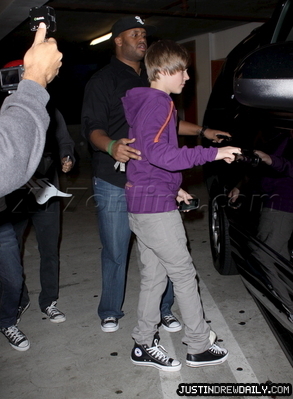 normal_bieber050410_05 - 0_0 Leaving the Arclight Theater-Hollywood 0_0