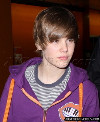 normal_bieber050410_06 - 0_0 Leaving the Arclight Theater-Hollywood 0_0